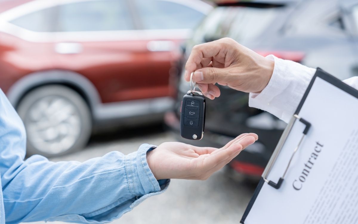 Signing a car finance contract